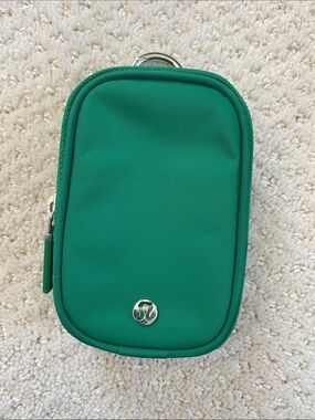 Lululemon Clippable Nano Green Zip Pouch
